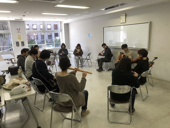 練習会の様子（輪が大きいです！）